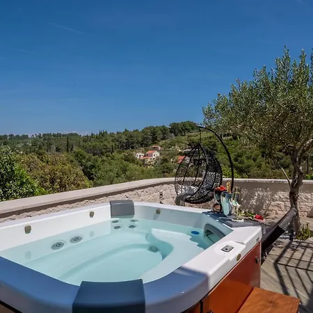 Uniquely Designed Ivana With Outdoor Jacuzzi Nearby The Pebble Banje At The Island Of Solta * Rogač
