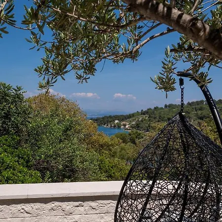 Ivana: Seaside Retreat With Outdoor Jacuzzi On Solta Island