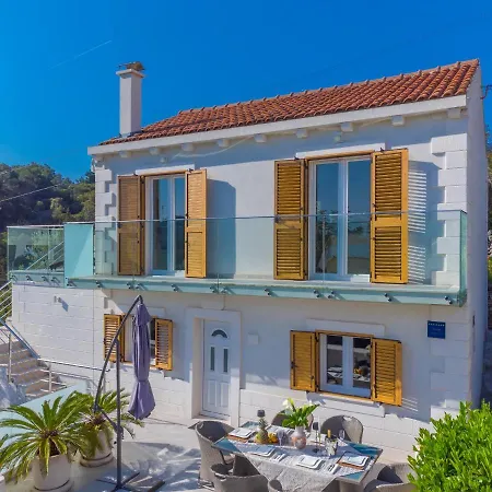 Ivana: Seaside Retreat With Outdoor Jacuzzi On Solta Island * Rogac