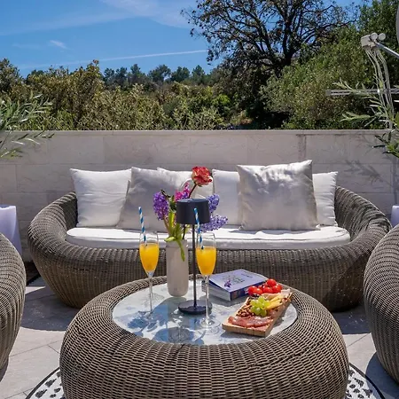 Ivana: Seaside Retreat With Outdoor Jacuzzi On Solta Island Villa *