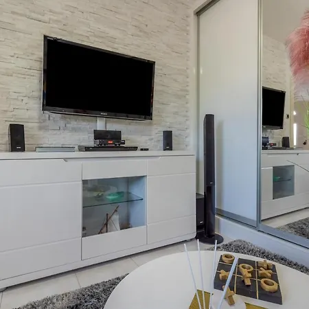 Uniquely Designed Ivana With Outdoor Jacuzzi Nearby The Pebble Banje At The Island Of Solta