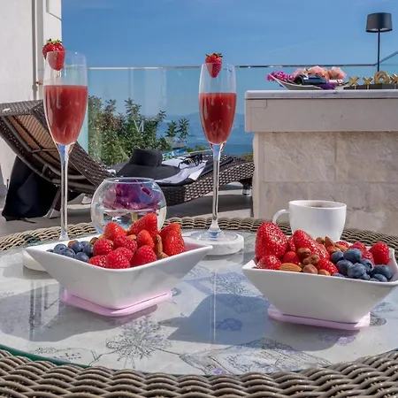Ivana: Seaside Retreat With Outdoor Jacuzzi On Solta Island * Rogac