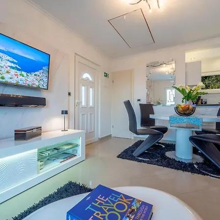Villa Ivana: Seaside Retreat With Outdoor Jacuzzi On Solta Island *