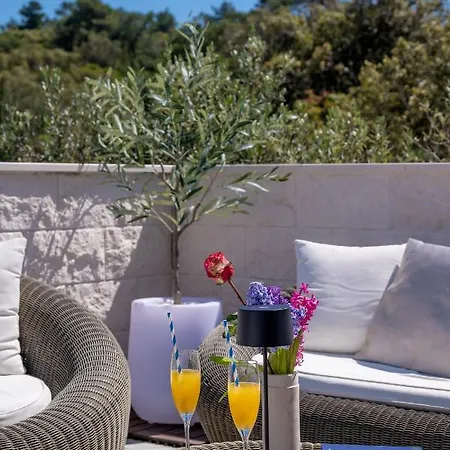 Ivana: Seaside Retreat With Outdoor Jacuzzi On Solta Island Villa *