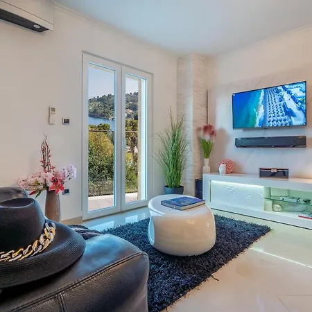 Ivana: Seaside Retreat With Outdoor Jacuzzi On Solta Island Villa *