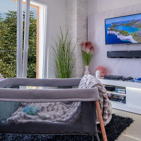 Ivana: Seaside Retreat With Outdoor Jacuzzi On Solta Island Villa Rogac
