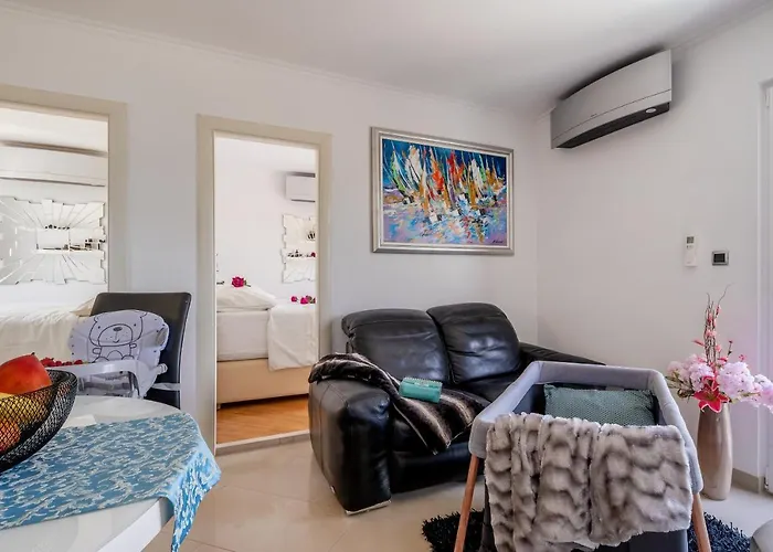 Uniquely Designed Ivana With Outdoor Jacuzzi Nearby The Pebble Banje At The Island Of Solta * Rogač